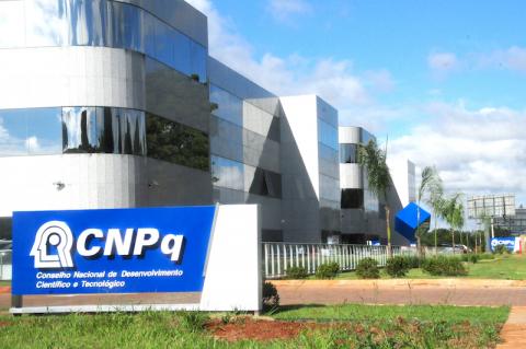 DOCENTES RENOVAM BOLSAS DE PESQUISA DO CNPq